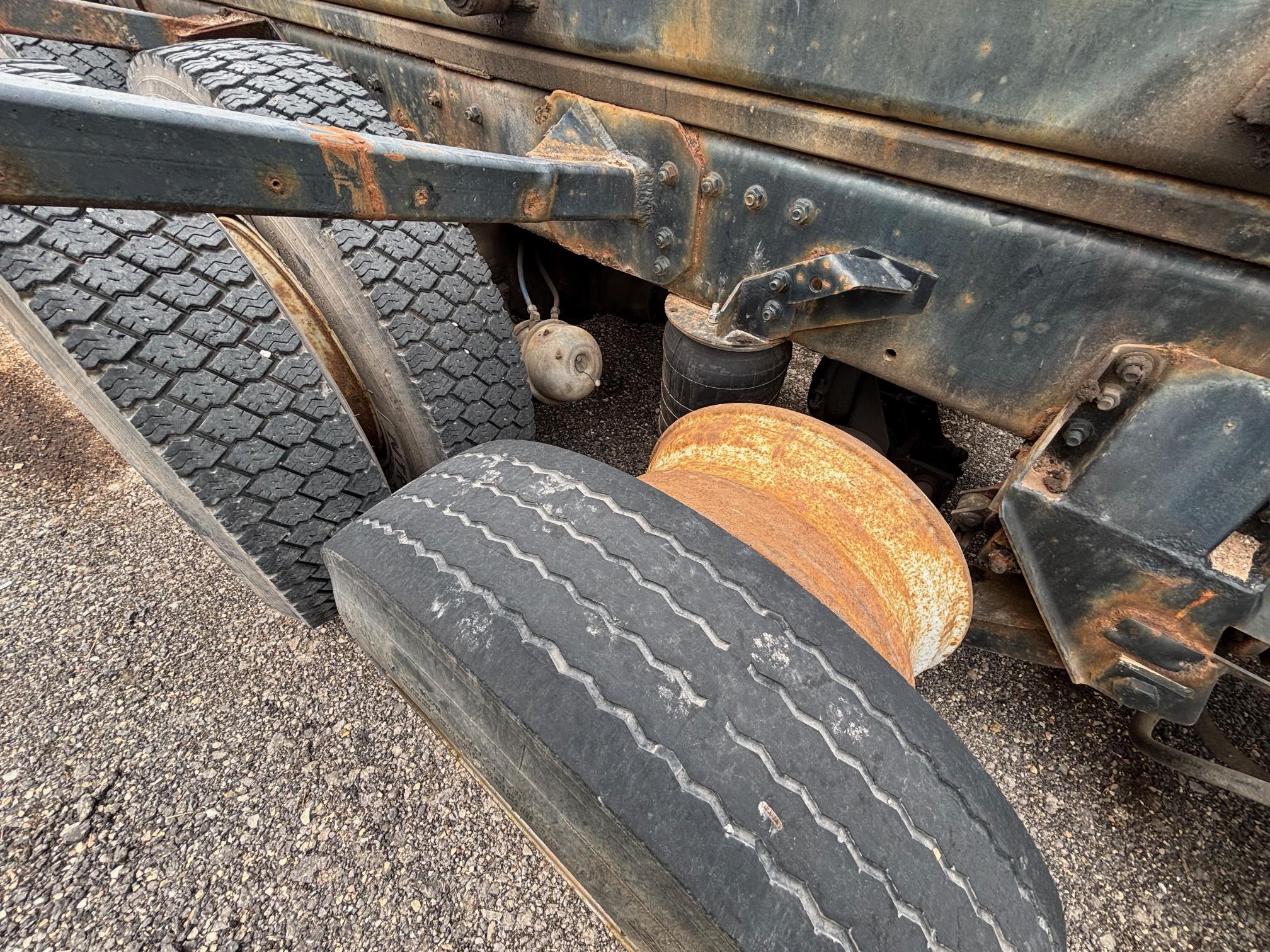 1988 AUTOCAR Roll-off - Image 30